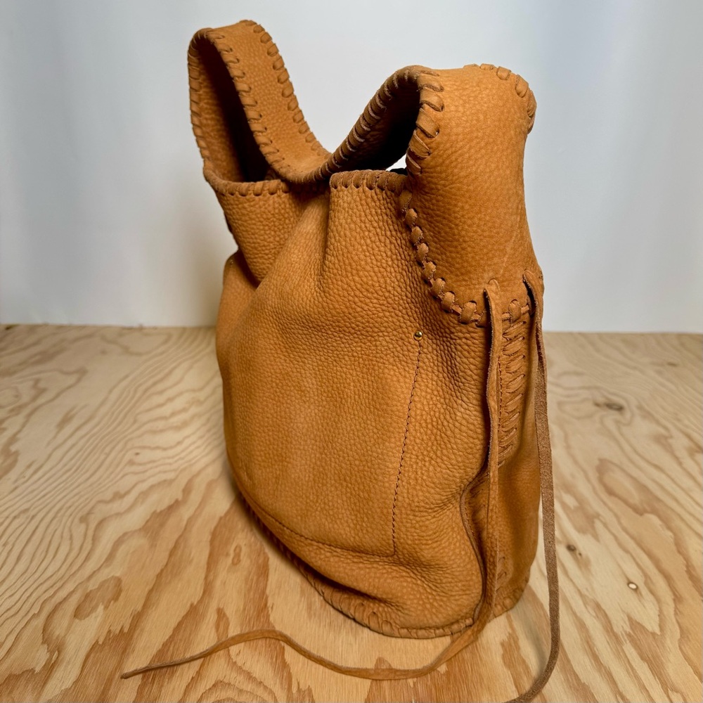 Cᴏʟᴇ Hᴀᴀɴ Rᴀʟᴇɪɢʜ Wʜɪᴘsᴛɪᴛᴄʜᴇᴅ Hᴏʙᴏ Bᴀɢ ɪɴ Cᴏɢɴᴀᴄ - Picture 4 of 16